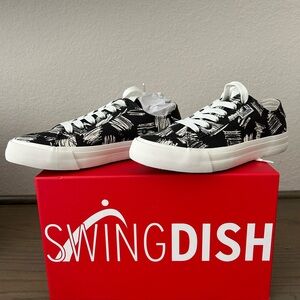 Woman’s  Black and White Golf Sneaker’s